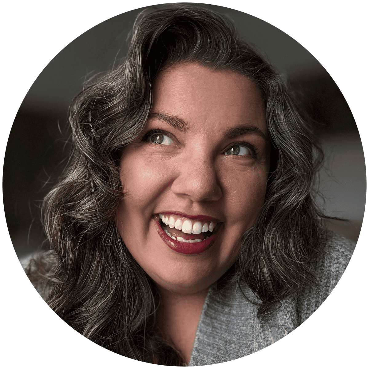 Kim_Leopold_New_Adult_Liebesromanautorin_Autorinnenbild_2026_1200x1200px_transparent